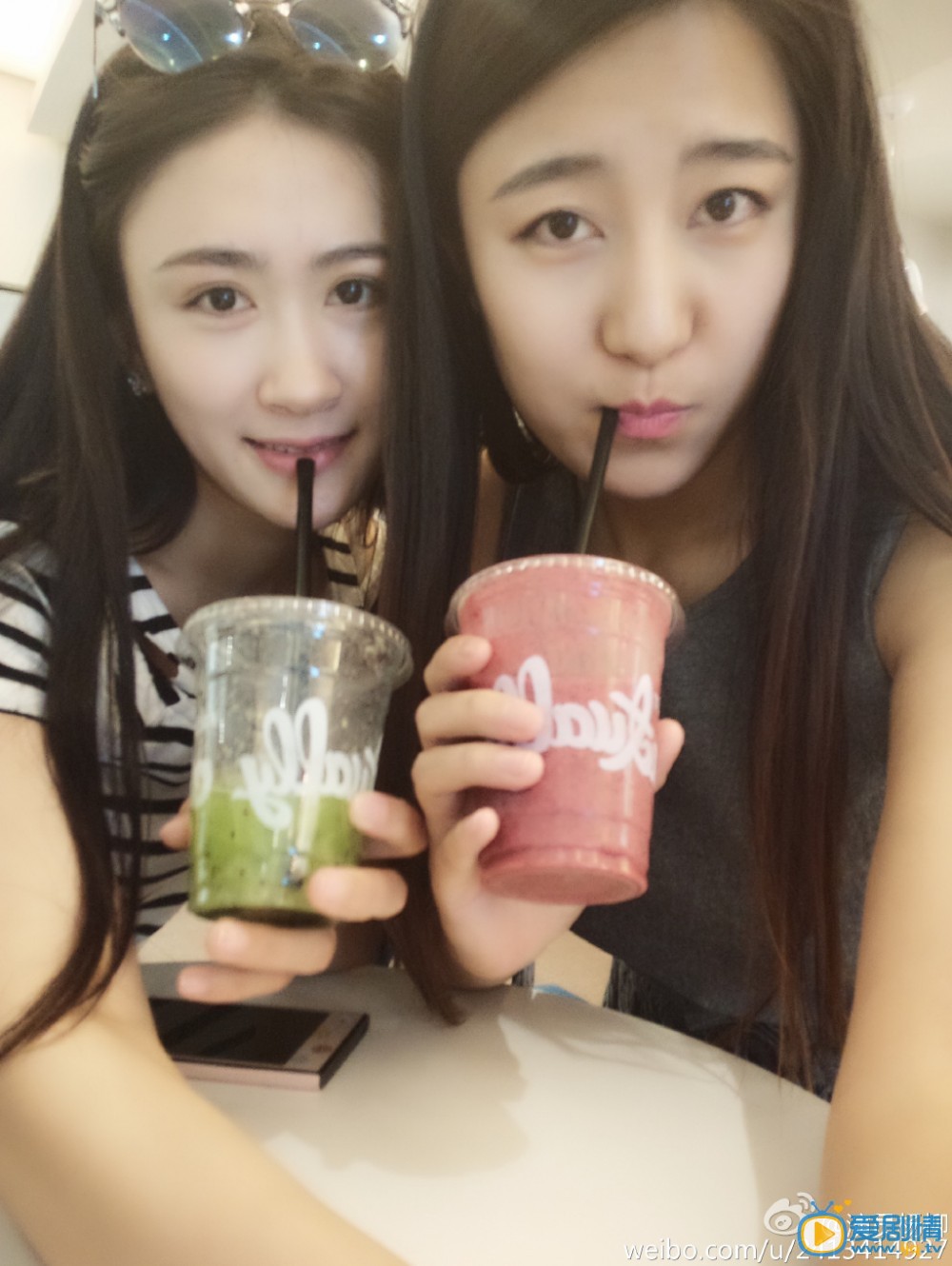 杨柳和朋友合影照 杨柳高清写真_杨柳高清剧照