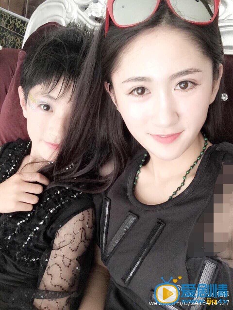 杨柳和朋友合影照 杨柳高清写真_杨柳高清剧照
