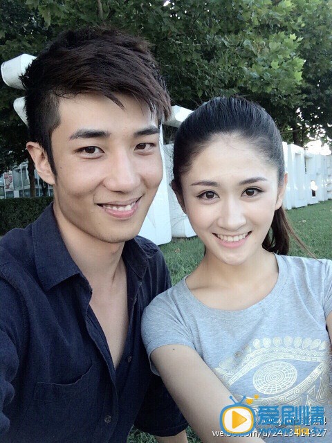 杨柳和朋友合影照 杨柳高清写真_杨柳高清剧照