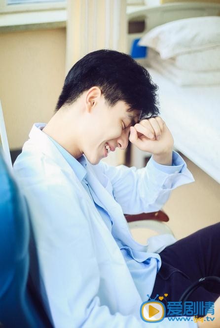 胡一天制服写真 胡一天高清写真_胡一天高清剧照