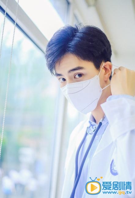 胡一天制服写真 胡一天高清写真_胡一天高清剧照