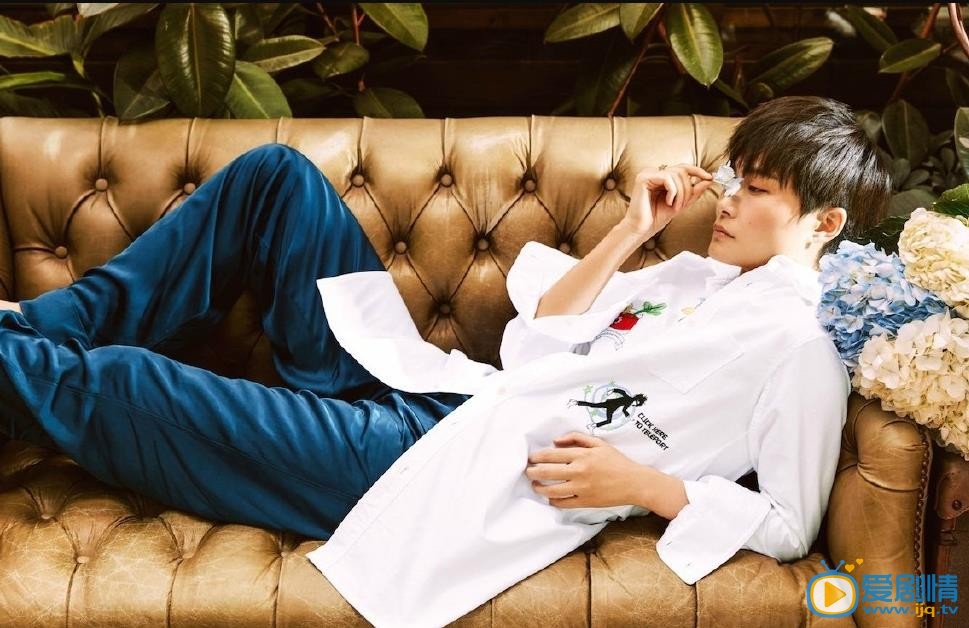 李宇春逗趣写真 李宇春高清写真_李宇春高清剧照