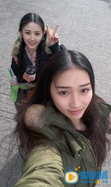 田曦薇与人合照 田曦薇高清写真_田曦薇高清剧照