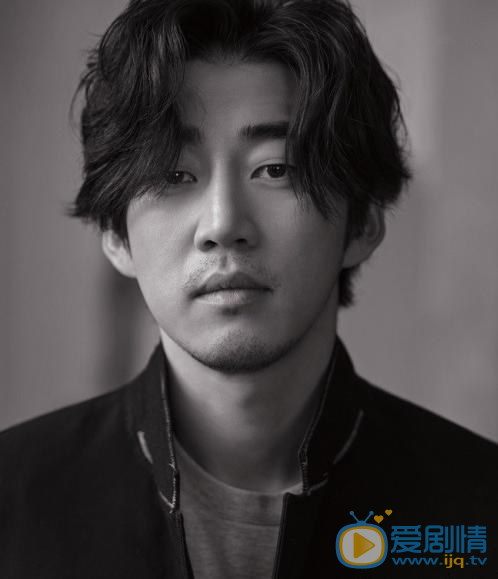 尹启相生活照 3WBQ1WJ$}DW]JV2AM9YZQNN