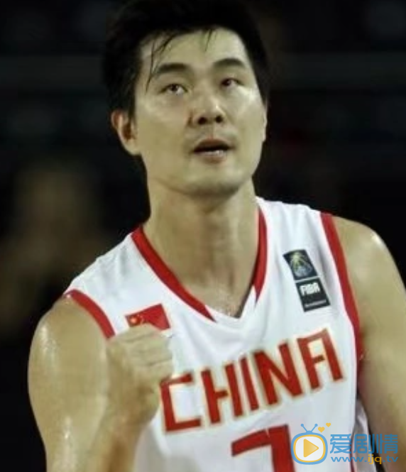 王仕鹏颁奖照 王仕鹏 运动生涯 个人照