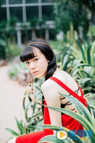 余佳淼红色写真 余佳淼高清写真_余佳淼高清剧照