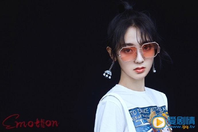 明月曾照江东寒海报