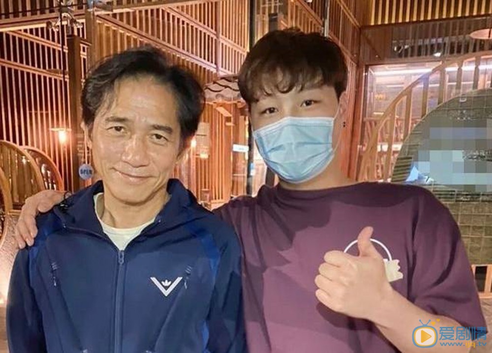 8fLzTM_n_sA1D0q73AzahqFwp02-FinmJDaNXSQ2jV0