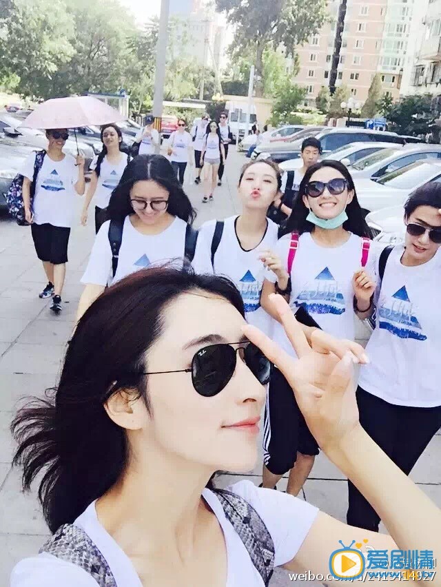 杨柳和朋友合影照 杨柳高清写真_杨柳高清剧照