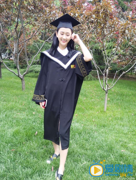 杨柳毕业照 杨柳高清写真_杨柳高清剧照