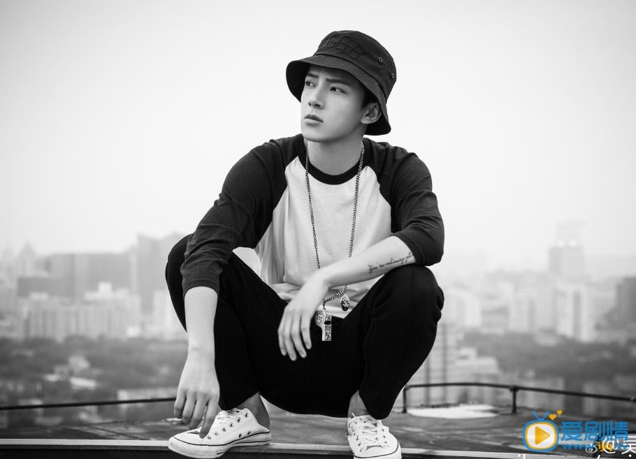 吴俊余时尚街拍 吴俊余高清写真_吴俊余高清剧照