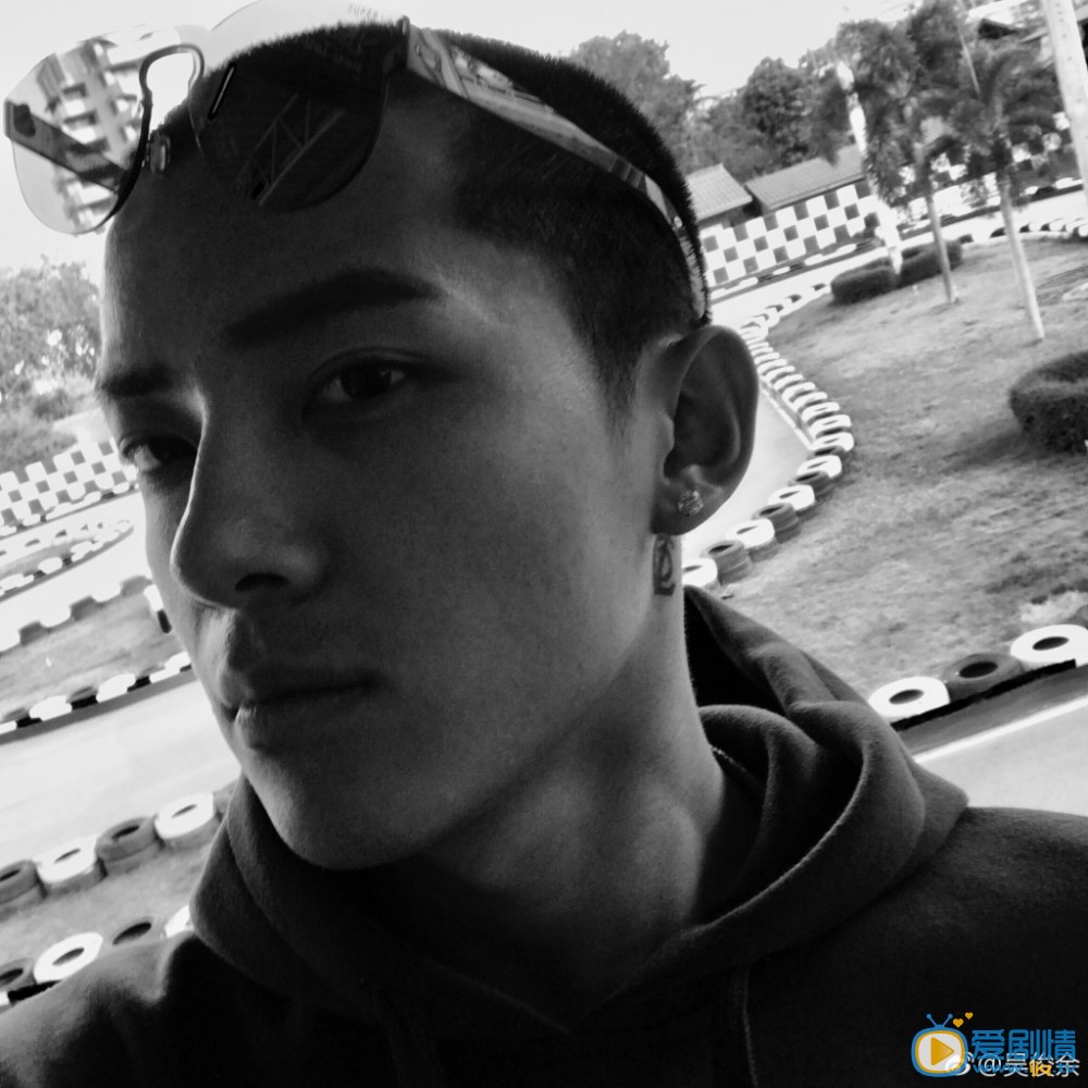 吴俊余时尚街拍 吴俊余高清写真_吴俊余高清剧照