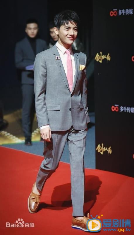 吴俊余时尚街拍 吴俊余高清写真_吴俊余高清剧照