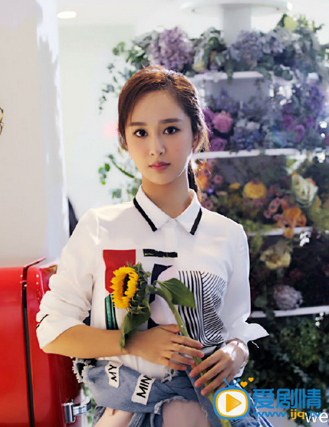 杨紫芭莎珠宝写真 杨紫高清写真_杨紫高清剧照