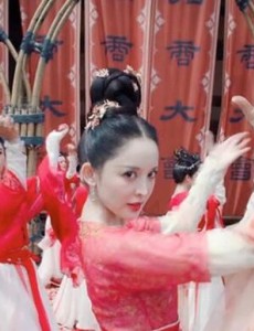《风起霓裳》播出，琉璃善良谨慎，守约才智双全