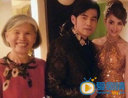 周杰伦童年照、与母亲叶惠美合照 周杰伦高清写真_周杰伦高清剧照