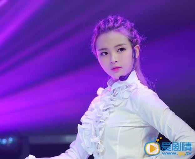 杨超越舞台照 杨超越高清写真_杨超越高清剧照