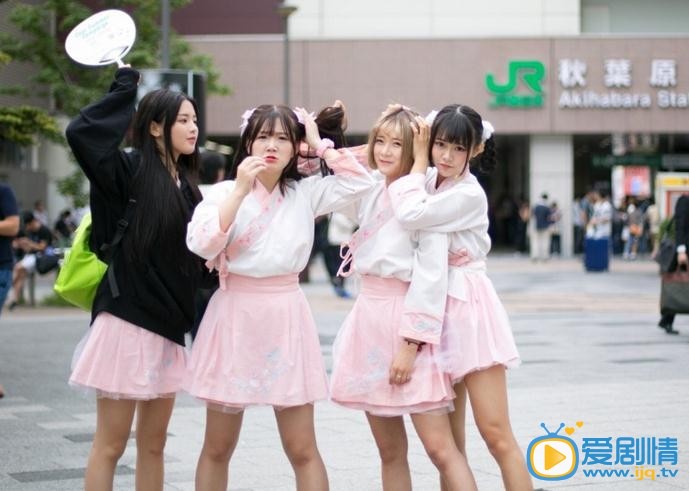 杨超越与人合照 杨超越高清写真_杨超越高清剧照