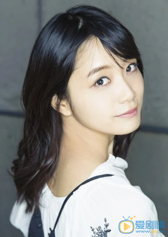 深川麻衣 演艺经历 个人照