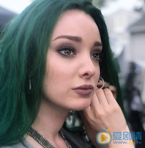 艾玛·杜蒙特生活照 D3PYYJF$SQ74L833Z50~Z@5