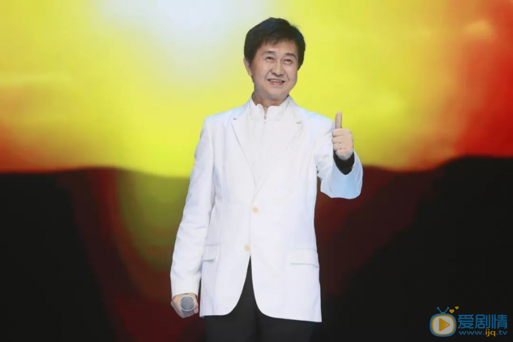 付笛声舞台照 7CBZV2616BHZXK[`D)MR}B3