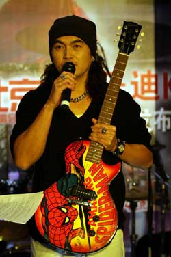 迪克牛仔舞台照 U{KUZ{L(9DIN}SVV}XWDHW6