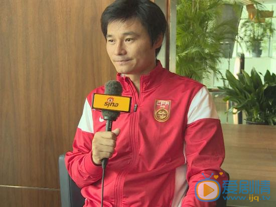 李毅采访照 VEF68LQ)R%9AV]({[NLKK`B