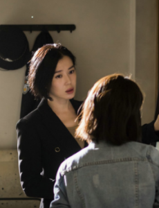 《谎言真探》今晚开播，飒爽女测谎师余男利落登场，捕捉人性的善与恶