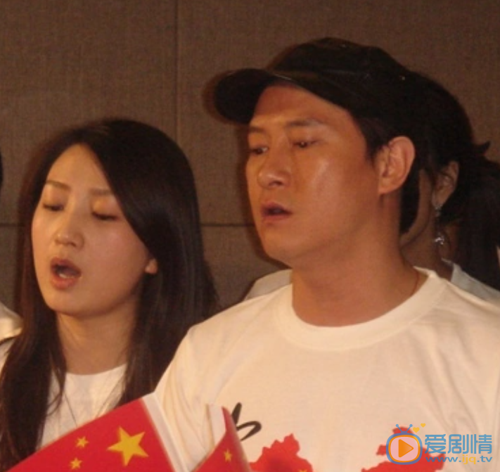 张艾文演出照 张艾文高清写真_张艾文高清剧照