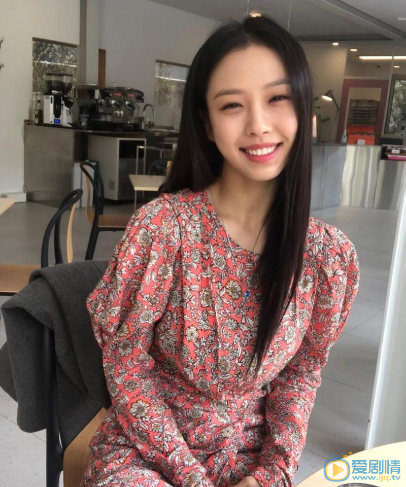 高旻示工作照 YI@0(78N0@WN)QJO3S6W7QW