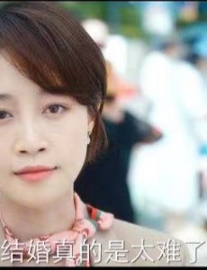 《婆婆的镯子》：强行卖惨的刘茵，亟需李霜清的当头棒喝有人说，刘茵太难了。  李霜清给刘茵价值百万的传家宝镯子，刘茵抱着李霜清发誓对她好，事后却发现，李霜清把真镯子给了女儿，假镯子给了她。    李霜清