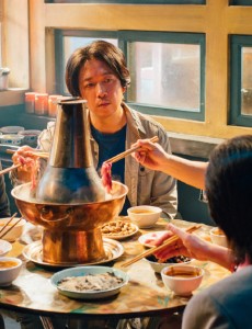 《云南虫谷》：人群演身穿69斤重皮套，1半真人演出1半靠特效